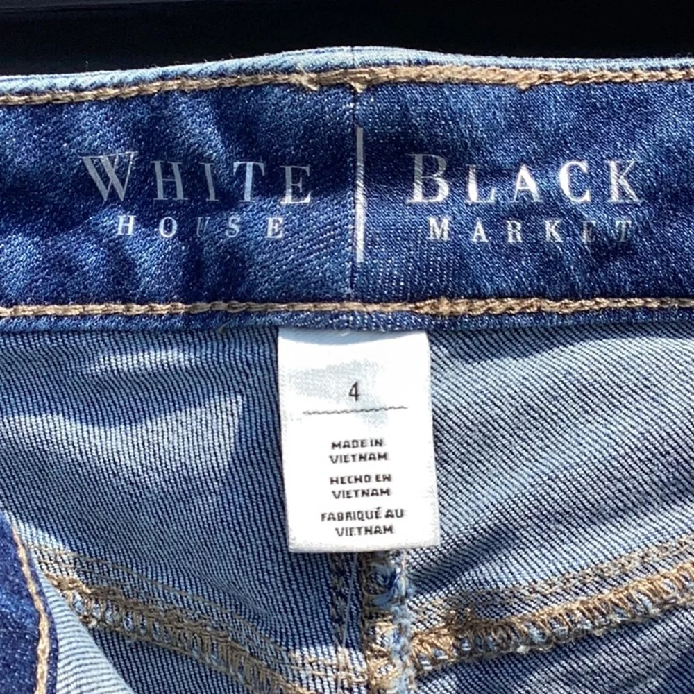 NWT White House Black Market High Rise Relaxed Slim Crop Jean Size 4 - Picture 3 of 8